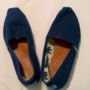 Size 10 blue Toms